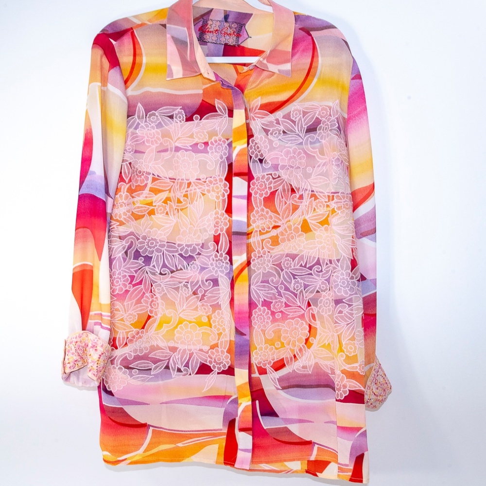 BEAUTIFUL LADY'S ROBERT GRAHAM BLOUSE WITH EMBROIDERED FRONT AND FLIP CUFFS